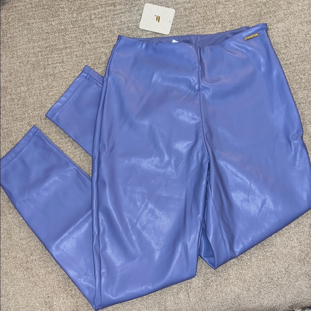 NWT Fabletics polyurethane vegan high waisted legging bellflower medium